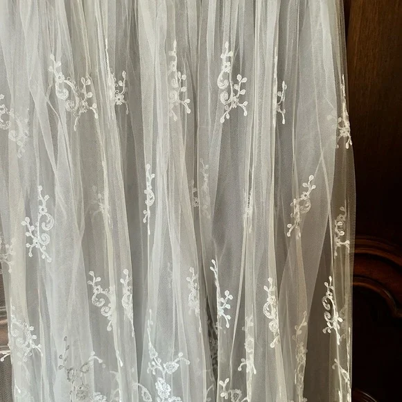 Stunning custom wedding gown or formal wear dress - Picture 6 of 9